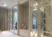 Mirrored fitted wardrobe